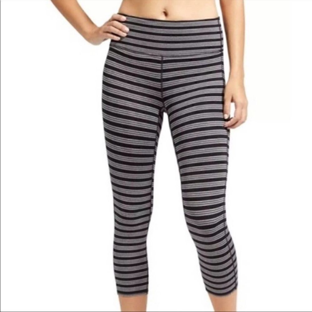 ✨Athleta Chaturanga Crops Black & Gray Striped